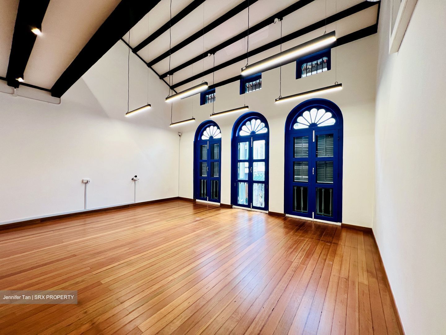 Club Street (D1), Office #613063261